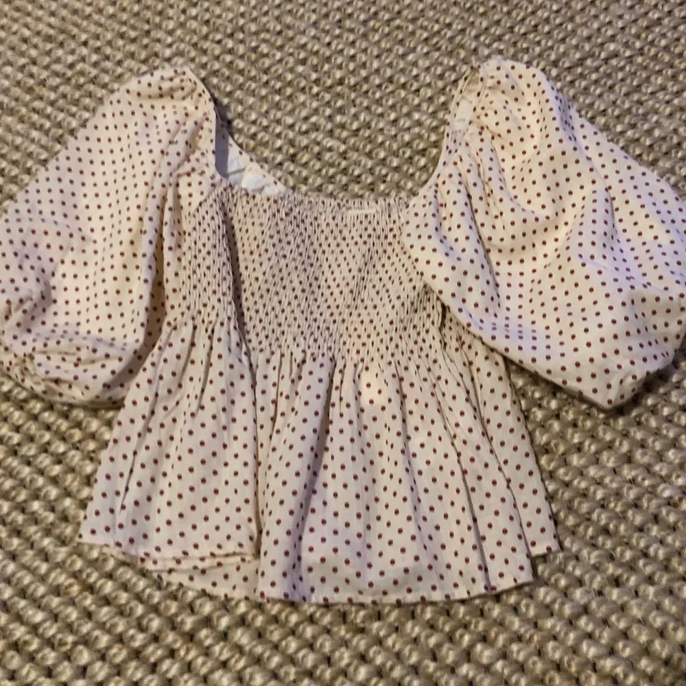 NWT By Together puff sleeved smock top. Size small. - Picture 3 of 8